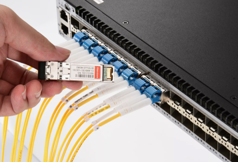 โซลูชันอุปกรณ์สายสัญญาณความเร็วสูง QSFP โซลูชันอุปกรณ์สายสัญญาณความเร็วสูง QSFP